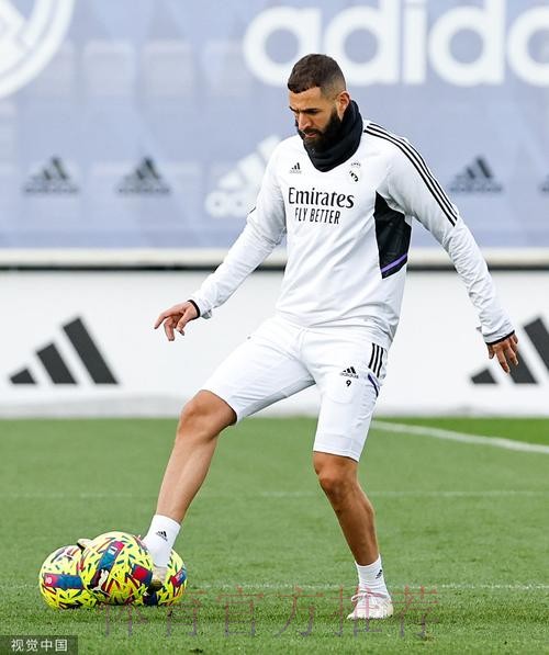 皇马今日进行日常训练 本泽马已回归球队合练